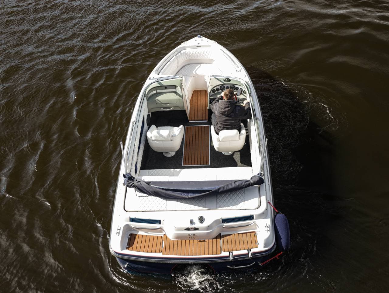 Аренда катера Просекко (Chaparral 190 Sport) для прогулок по воде