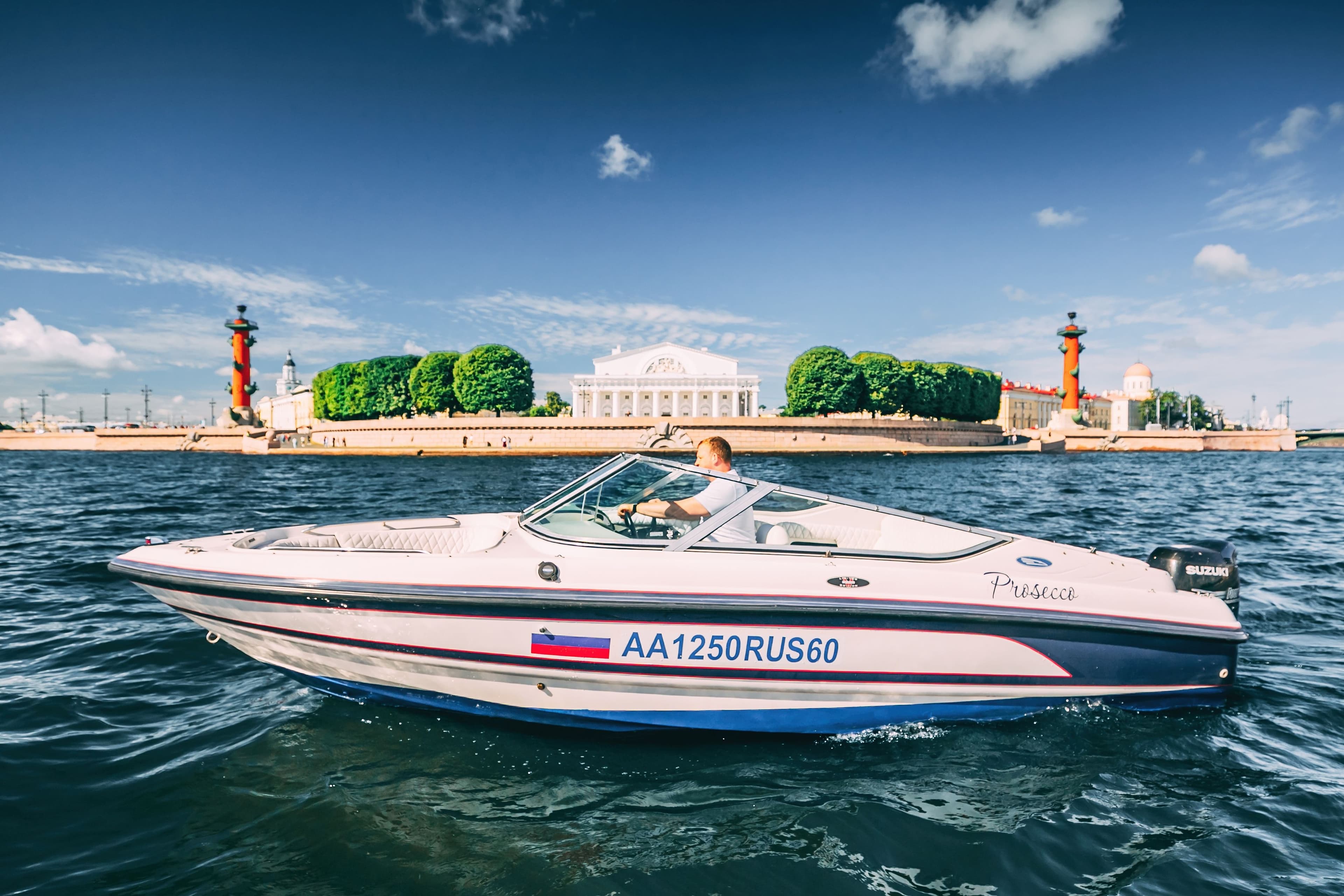 Аренда катера Просекко (Chaparral 190 Sport) для прогулок по воде