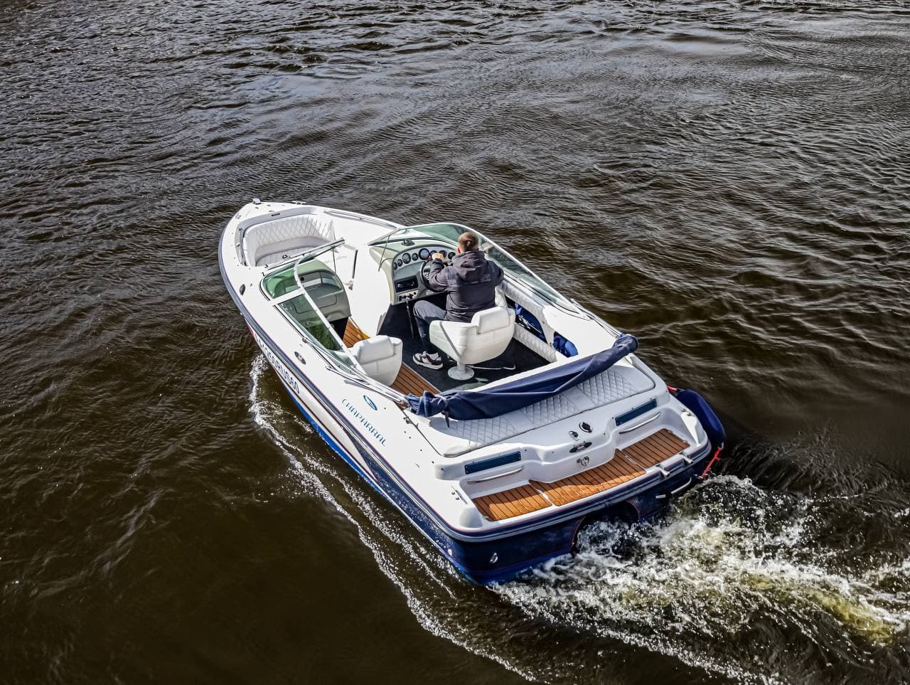Аренда катера Просекко (Chaparral 190 Sport) для прогулок по воде