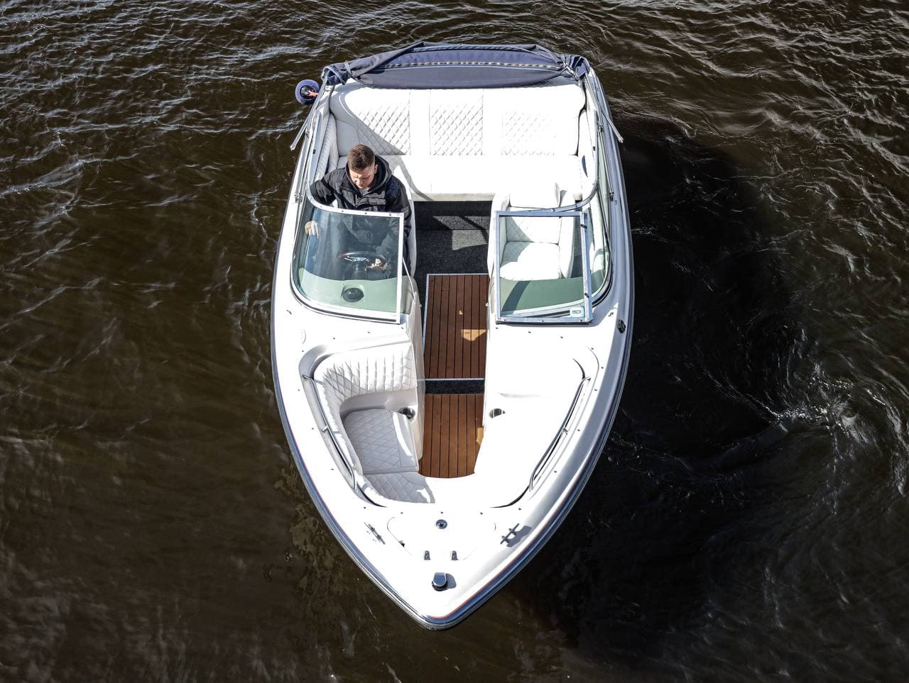 Аренда катера Просекко (Chaparral 190 Sport) для прогулок по воде