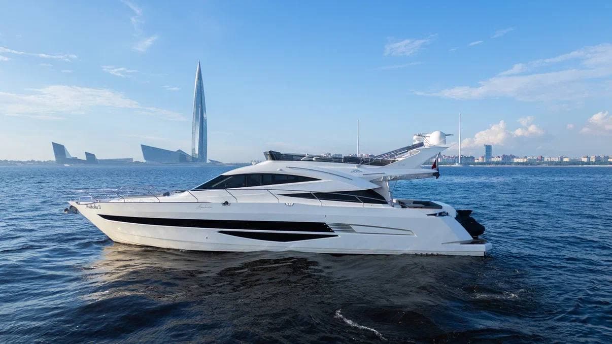 Аренда моторной яхты Galeon 64, цена за час отдыха на судне в СПб