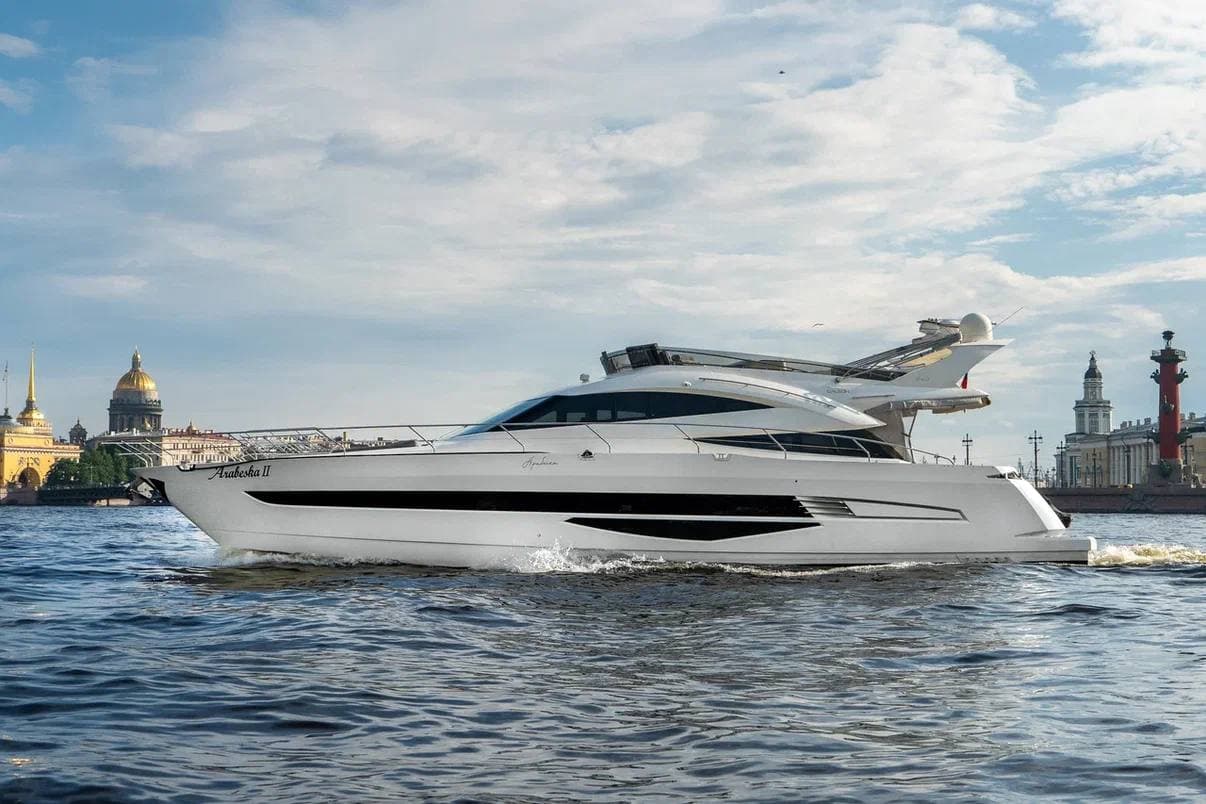 Аренда моторной яхты Galeon 64, цена за час отдыха на судне в СПб